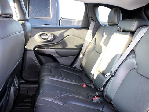 Used 2020 Jeep Cherokee Limited image 27