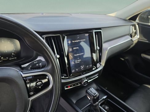 Used 2020 Volvo S60 T5 Momentum FWD image 18