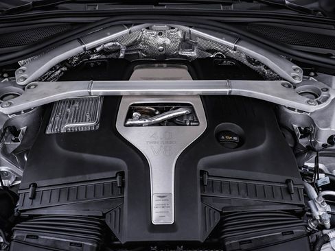 Used 2023 Aston Martin DBX image 31