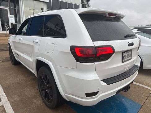Used 2020 Jeep Grand Cherokee Altitude image 6