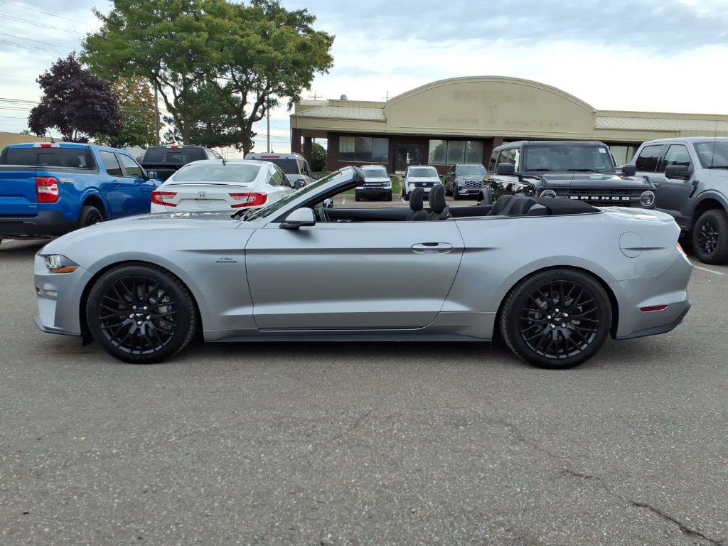 Used 2022 Ford Mustang Convertible RWD image 2