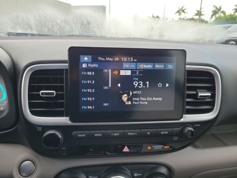 Used 2025 Hyundai Venue SEL FWD image 24