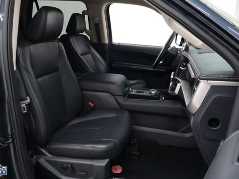 Used 2024 Ford Expedition XLT image 30