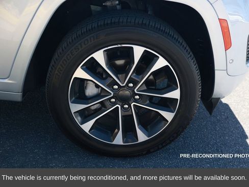 Used 2023 Jeep Grand Cherokee Overland image 8