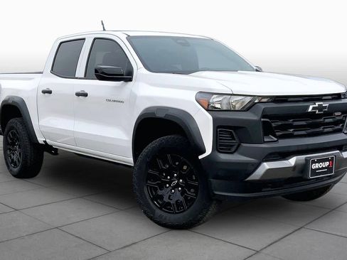 Used 2024 Chevrolet Colorado Trail Boss w/ Advanced Trailering Package AWD/4WD image 2