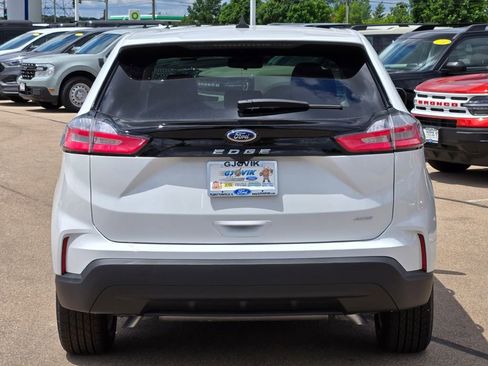 Used 2024 Ford Edge SE image 13