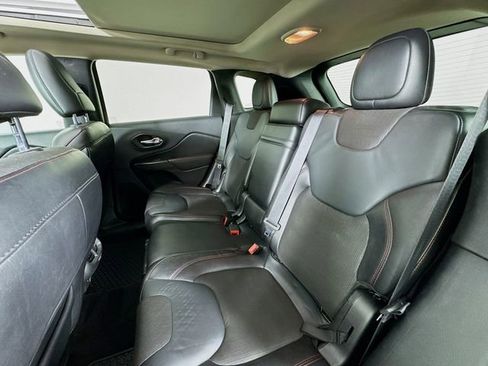 Used 2015 Jeep Cherokee Trailhawk w/ Comfort/Convenience Group image 22