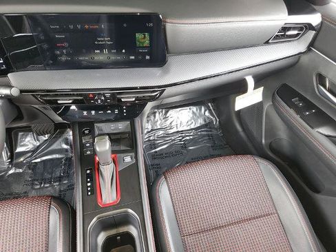 Certified 2025 Nissan Kicks SR FWD image 16