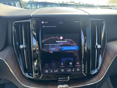 Used 2022 Volvo XC60 B5 Momentum w/ Protection Package Premier FWD image 16