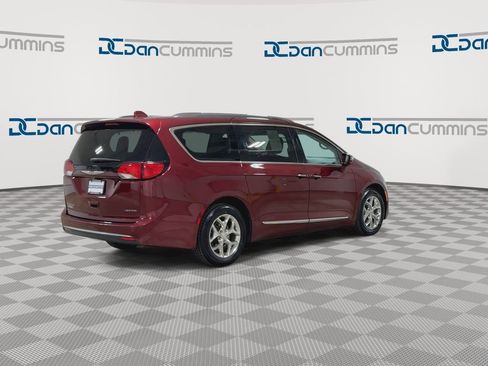 Used 2018 Chrysler Pacifica Limited image 8
