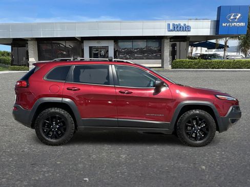 Used 2017 Jeep Cherokee Trailhawk w/ Comfort/Convenience Group image 9