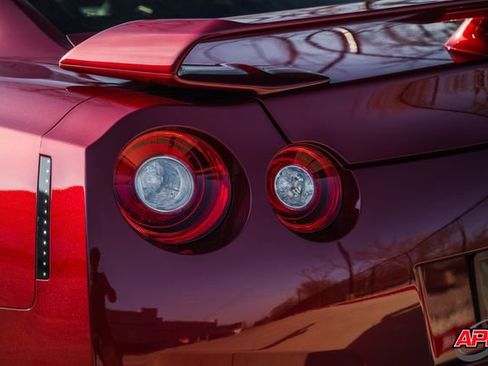 Used 2015 Nissan GT-R Premium image 53