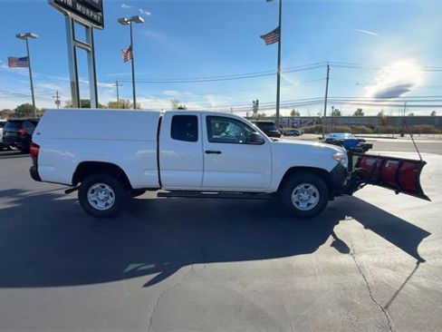 Used 2022 Toyota Tacoma SR image 9