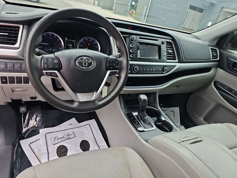Used 2019 Toyota Highlander LE FWD image 20