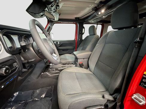 Used 2025 Jeep Wrangler Unlimited Sahara AWD/4WD image 22