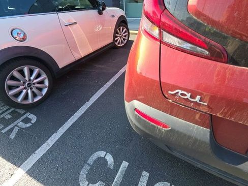 Used 2022 Kia Soul LX w/ Technology Package image 5