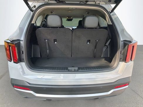 Used 2025 Kia Sorento EX AWD/4WD image 13