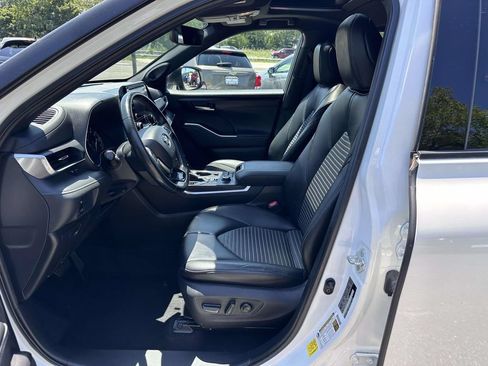 Used 2021 Toyota Highlander XSE AWD/4WD image 11