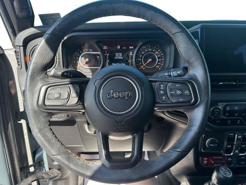 Used 2024 Jeep Gladiator Mojave w/ Convenience Group AWD/4WD image 16