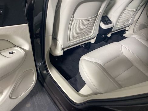 Used 2018 Volvo XC60 T6 Inscription w/ Luxury Seat Package AWD/4WD image 27