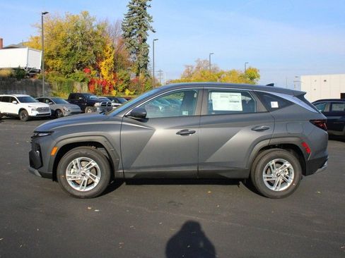 Used 2025 Hyundai Tucson SE image 4