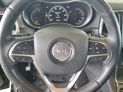 Used 2018 Jeep Grand Cherokee Laredo RWD image 23