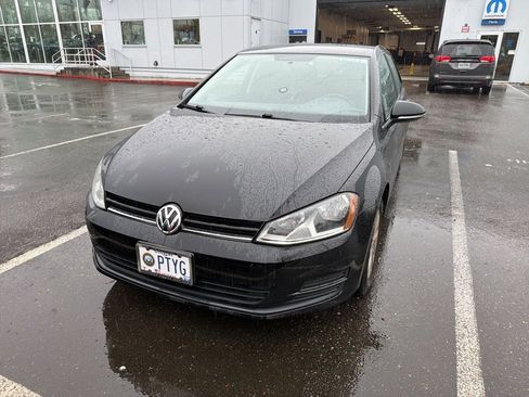 Used 2017 Volkswagen Golf 4-Door image 3