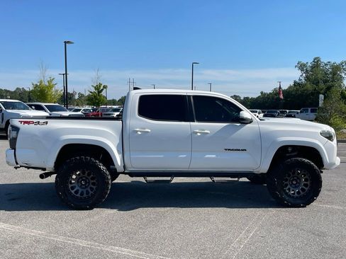 Used 2018 Toyota Tacoma TRD Sport AWD/4WD image 23