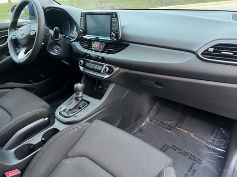 Used 2019 Hyundai Elantra GT image 29