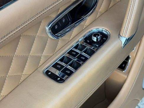 Certified 2017 Bentley Bentayga image 14