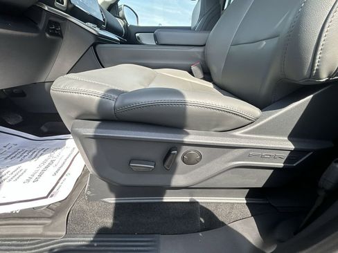 New 2026 Ford Expedition Active image 18