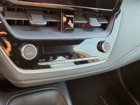 Used 2025 Toyota Corolla SE image 18