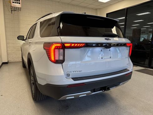 New 2026 Ford Explorer Active w/ Active Comfort Package AWD/4WD image 16