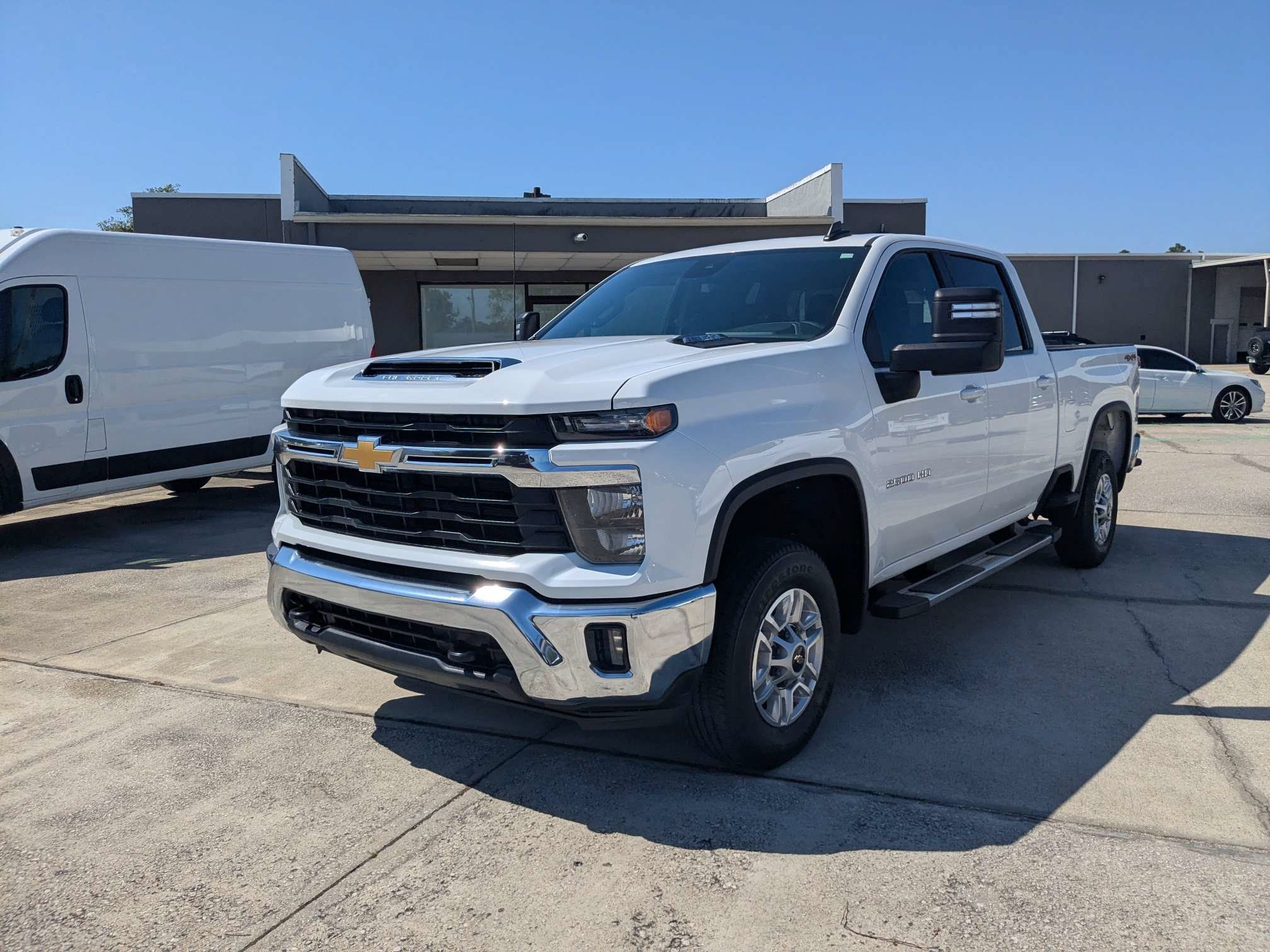 Used 2025 Chevrolet Silverado 2500 LT w/ Convenience Package AWD/4WD image 9