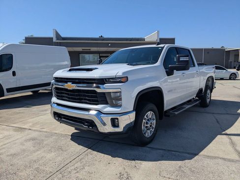 Used 2025 Chevrolet Silverado 2500 LT w/ Convenience Package AWD/4WD image 9