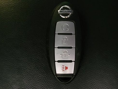 Used 2017 Nissan Titan Platinum Reserve RWD image 32