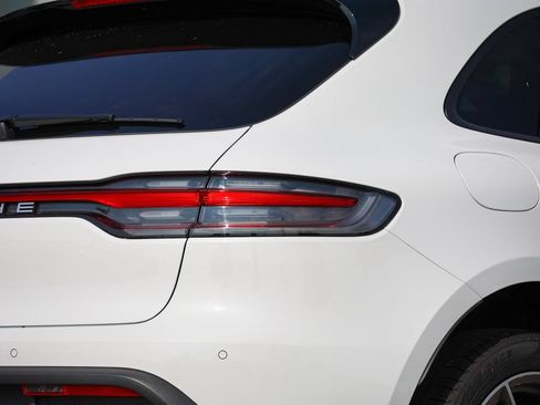 Certified 2026 Porsche Macan AWD/4WD image 17
