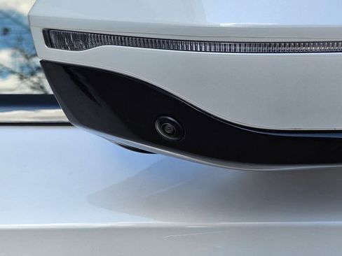 Certified 2023 BMW 760i xDrive image 5