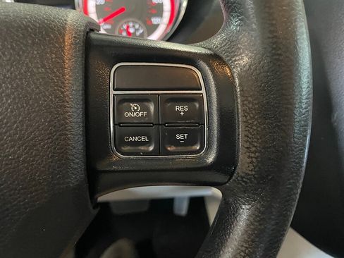 Used 2020 Dodge Grand Caravan SE w/ SE Plus Group FWD image 11