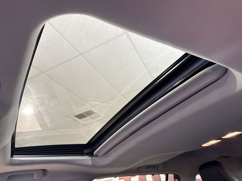 Used 2023 Toyota Highlander Limited image 23