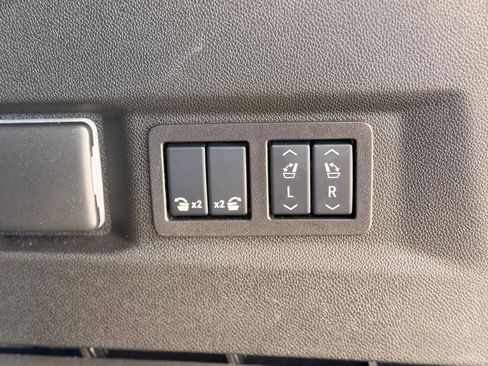 Used 2025 Chevrolet Tahoe High Country image 20