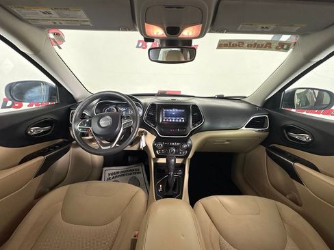 Used 2020 Jeep Cherokee Latitude w/ Advanced Safety Group FWD image 34