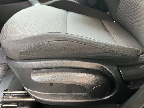 Used 2025 Kia Soul LX w/ LX Technology Package FWD image 22