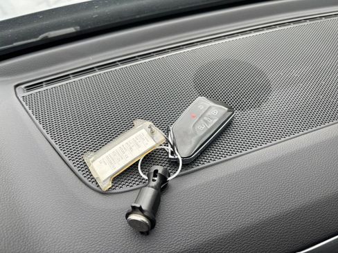 Used 2025 Volkswagen Atlas Cross Sport SE image 21