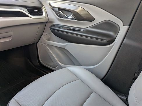 Used 2024 GMC Terrain SLT image 21