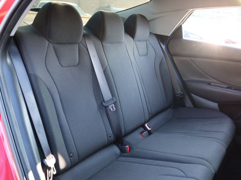 Used 2021 Hyundai Elantra SE image 40