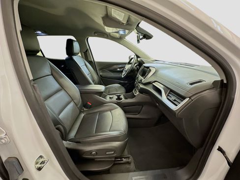 Used 2024 GMC Terrain SLT image 33