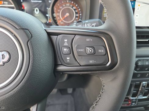 Used 2025 Jeep Wrangler Unlimited Rubicon AWD/4WD image 35