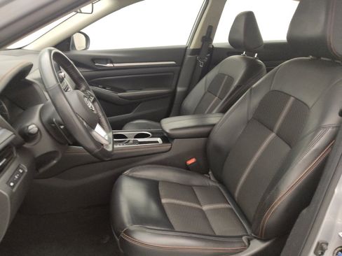 Used 2024 Nissan Altima 2.5 SR FWD image 17