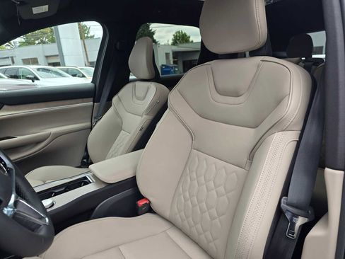 New 2025 Volvo EX90 Plus image 22